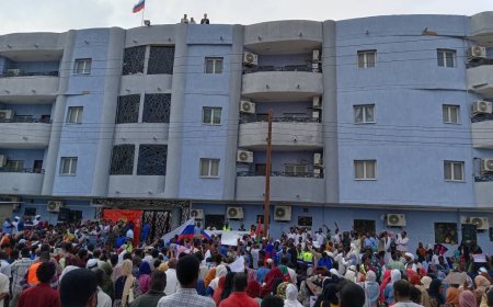 تظاهره شعبية أمام السفارة الروسية ببورتسودان