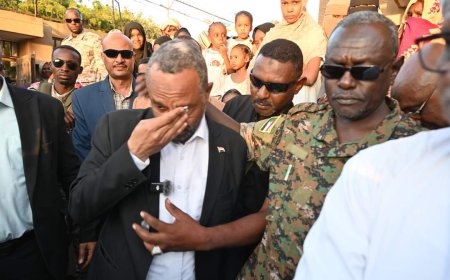 وزير يذرف الدموع على حال أهالي توتي