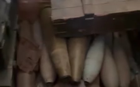 الجيش يتسلم مخزن للذخائر من المليشيا