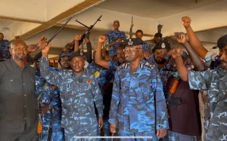 مدير دائرة الطواريء والعمليات بشرطة الخرطوم يتفقد القوات بالخطوط الامامية