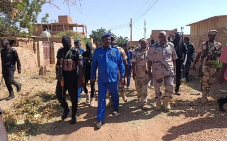 مدير شرطة الخرطوم يتفقد قوات الإحتياطي المركزي بالخطوط الامامية