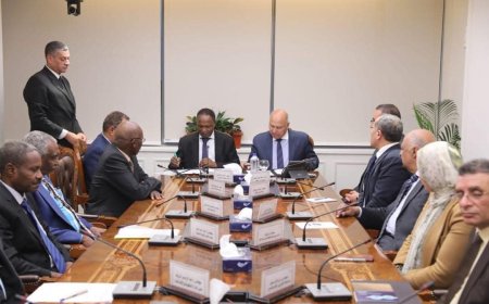 التوقيع على محضر الاجتماع الاول للجنة الربط السككي بين السودان ومصر