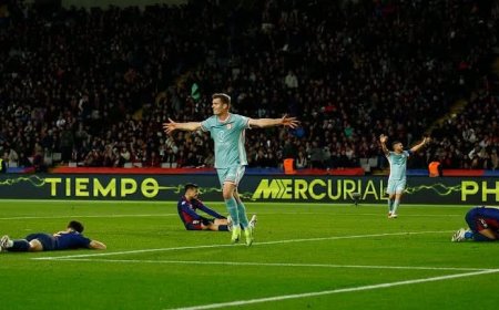 أتليتيكو مدريد يخطف الفوز من برشلونة وينفرد بالصدارة مؤقتاً