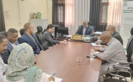 مدير عام الصحة بالقضارف يلتقي بالمدير العام لمنظمة أطباء بلاحدود السويسرية