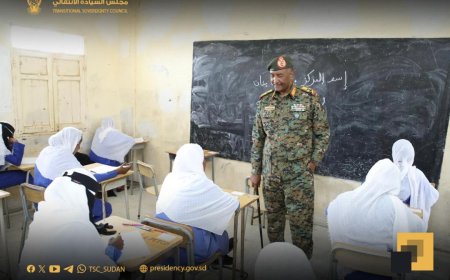 البرهان يتفقد مراكز امتحانات الشهادة السودانية بسواكن