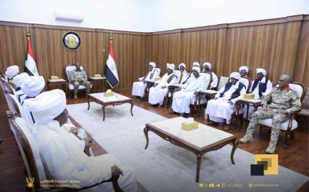 البرهان يلتقي وفد قبائل شرق السودان بولايتي البحر الأحمر وكسلا 