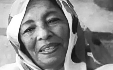 الموت يغيب رائدة العمل النسوي" د .نفيسة أحمد الأمين"