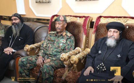 البرهان يشارك الاقباط احتفالات أعياد الميلاد بكنيسة ماري جرجس في أم درمان