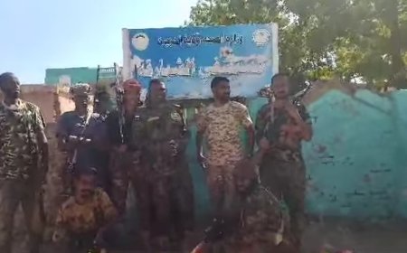 الجيش ل"الشعب السوداني": "من الخياري إلى الشبارقة كاكي أخضر"