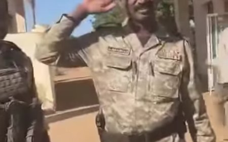 كيكل يرفع تمام الفرقة الأولى مشاة للبرهان