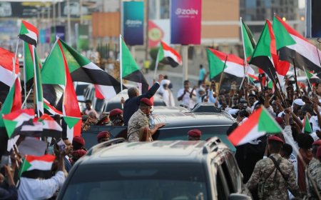 فرحاً بتحرير مدني.. إستقبالات حاشدة للبرهان في مطار بورتسودان والطرق الرئيسية