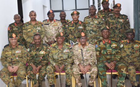 رئيس هيئة الأركان يزور منطقة وادي سيدنا العسكرية