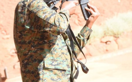 البرهان يتفقد القوات الخاصة