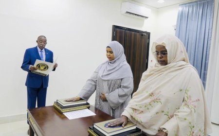 عضوا مجلس السيادة د.سلمى عبدالجبار ود.نوارة أبو محمد تؤديان القسم أمام البرهان