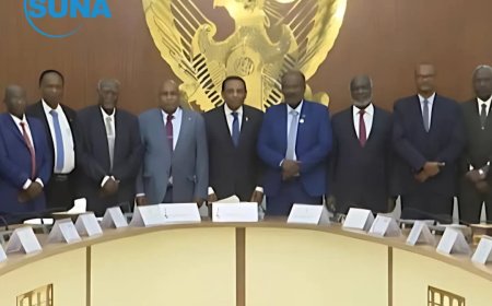 أول إجتماع لرئيس الوزراء مع طاقم الحكومة