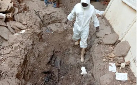 بالصور.. العثور على مقابر جماعية لطلاب ومعلمين بمدني