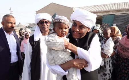 رئيس الوزراء للنازحين: الجيش والقوات المساندة تعمل على تحرير وتأمين كامل الأراضي السودانية