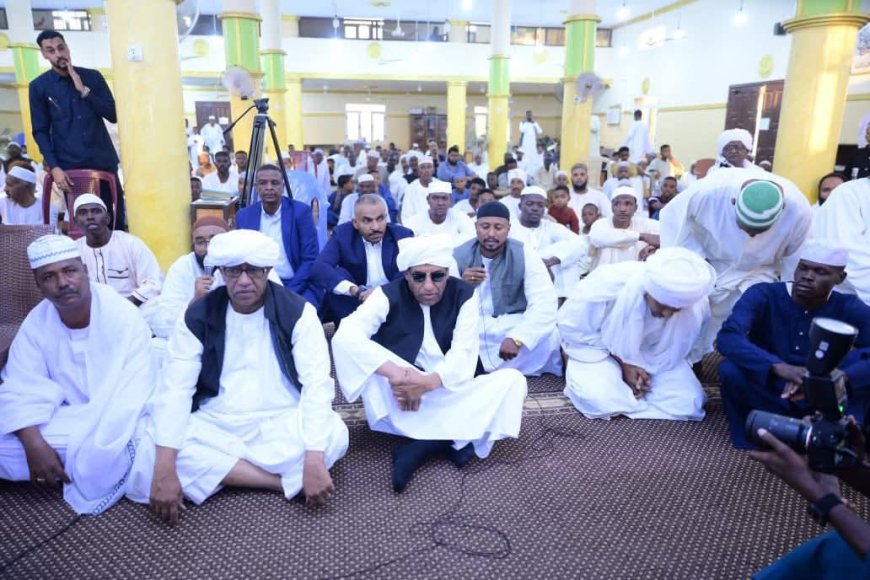 رئيس الوزراء يؤدي صلاة العيد بمسجد قباء ببورتسودان