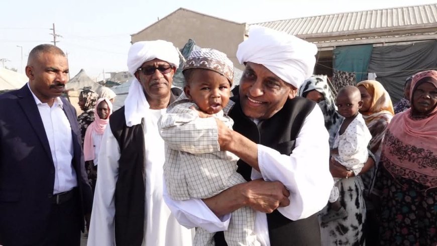 رئيس الوزراء للنازحين: الجيش والقوات المساندة تعمل على تحرير وتأمين كامل الأراضي السودانية
