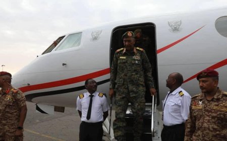 بالطائرة الرئاسية..البرهان يصل الخرطوم