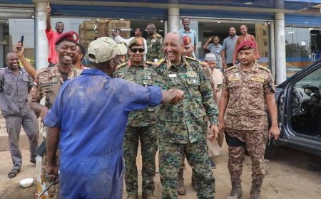البرهان يتفقد سوق السجانة بالخرطوم