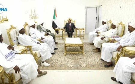 رئيس الوزراء يدعو الإدارات الأهلية للقيام بدور بارز في مشروع حكومة الأمل