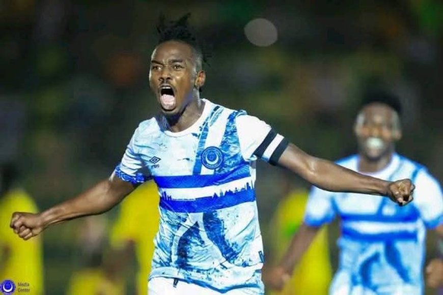 الهلال يكتسح المريخ برباعية ويتوج بطلاً للنخبة