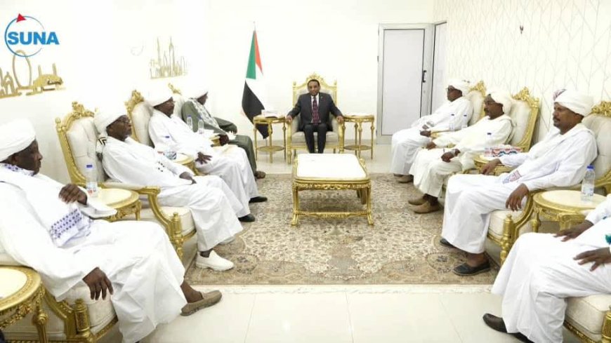 رئيس الوزراء يدعو الإدارات الأهلية للقيام بدور بارز في مشروع حكومة الأمل