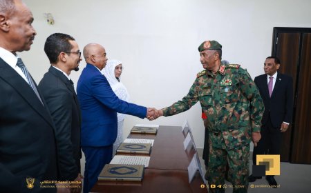 وزراء جُدد يؤدون القسم أمام البرهان