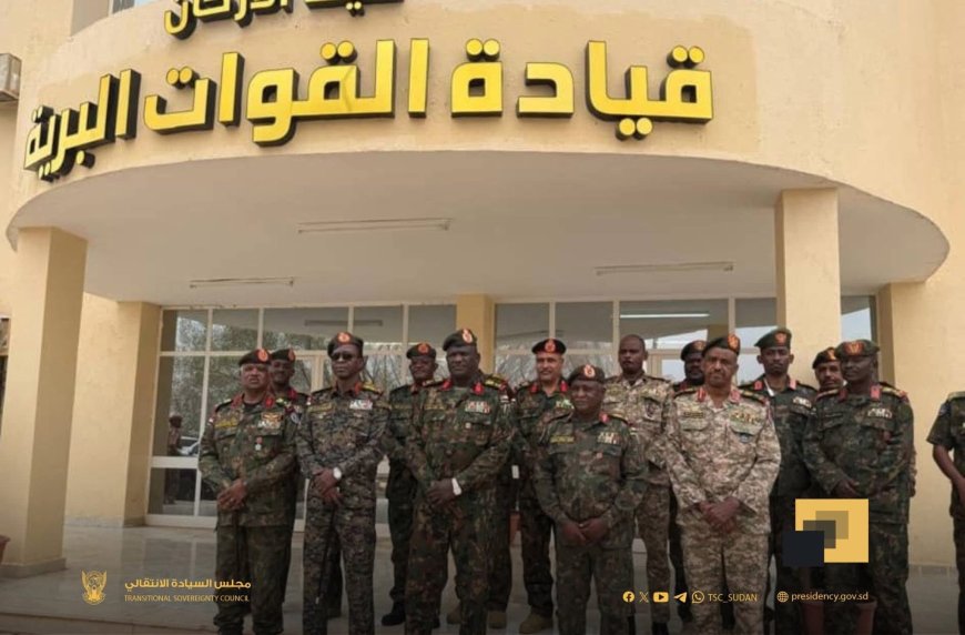 كباشي يتفقد قيادة القوات البرية