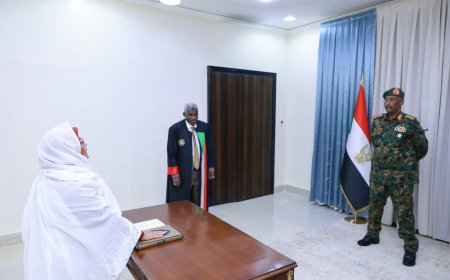النائب العام تؤدي القسم أمام البرهان