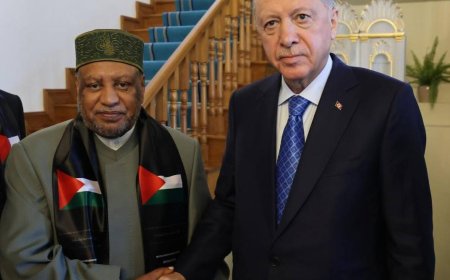 في لقاء العلماء... د. عصام البشير يلتقي الرئيس التركي رجب طيب أردوغان
