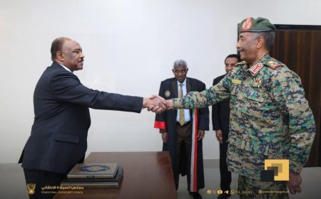 محي الدين سالم يؤدي القسم أمام البرهان وزيراً للخارجية