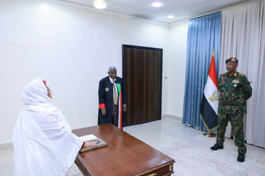 النائب العام تؤدي القسم أمام البرهان