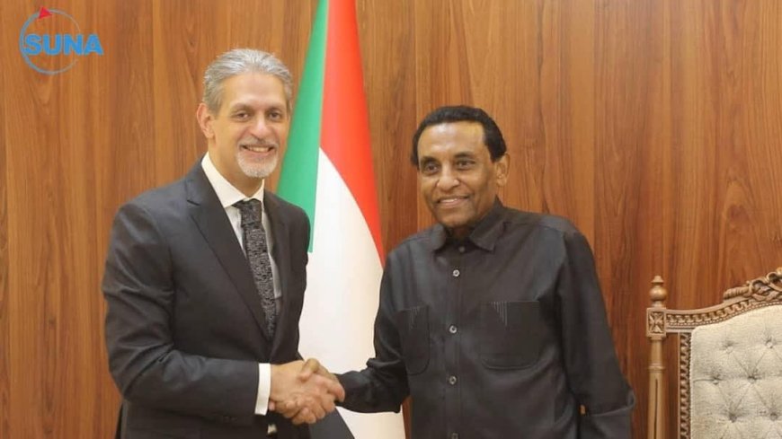 رئيس الوزراء يبحث مع السفير المصري مشروع الربط السككي بين السودان ومصر