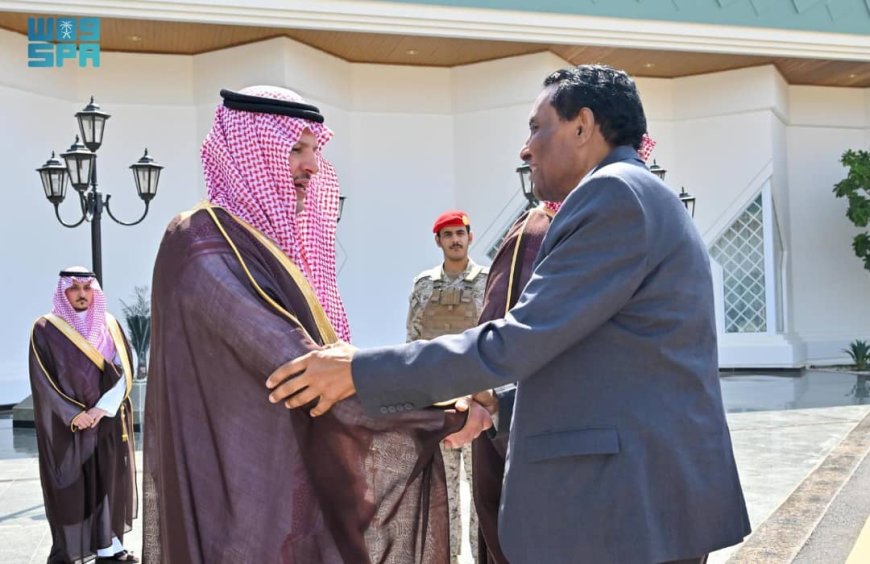 رئيس الوزراء يصل المدينة المنورة