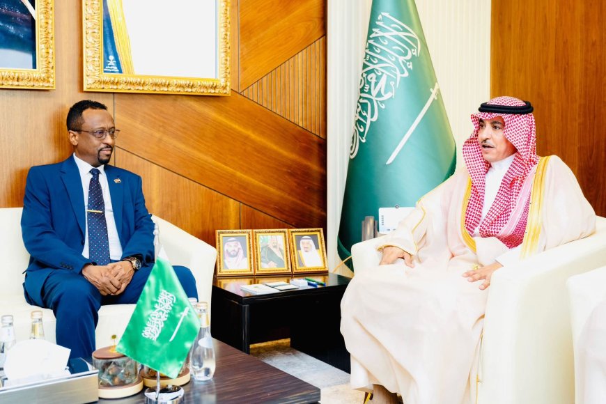 الإعيسر يبحث تعزيز الشراكة الإعلامية مع نظيره السعودي 