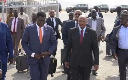 وزير خارجية جنوب السودان يصل بورتسودان