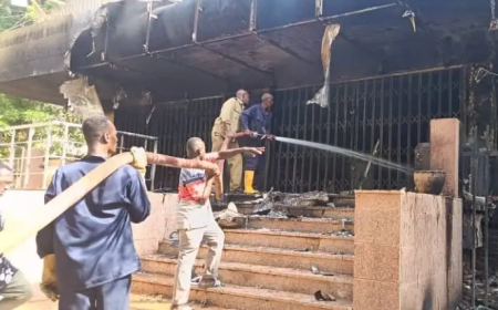حريق هائل يلتهم وزارة إتحادية بالخرطوم