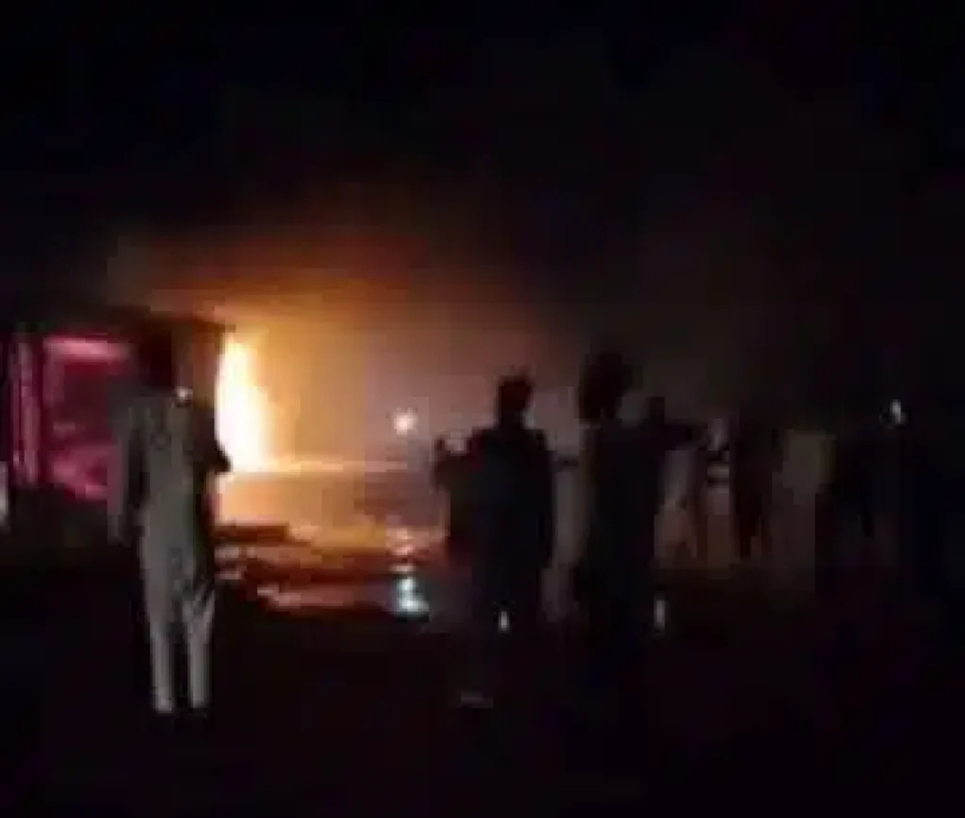 حرئق هائل يلتهم محلات تجارية في سوق بالدامر..