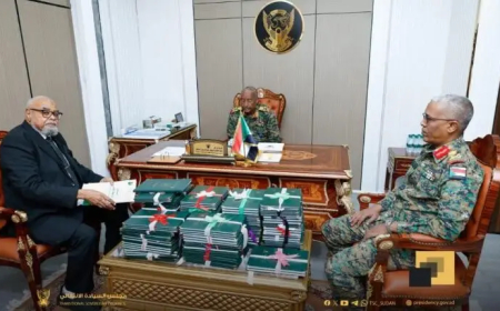 البرهان يتسلم تقارير المراجع العام 