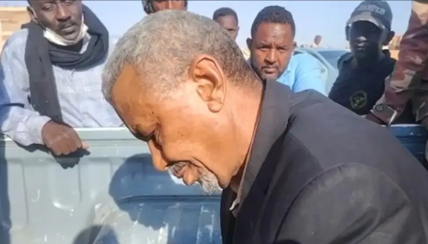 يقودها لواء (مزيف).. ضبط خلايا نائمة تقوم بإبتزاز وإعتقال المواطنين ونهب ممتلكاتهم 