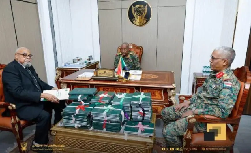 البرهان يتسلم تقارير المراجع العام 