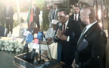 رئيس الوزراء يطلق مشروع العودة الطوعية المجانية للسودانيين من مصر