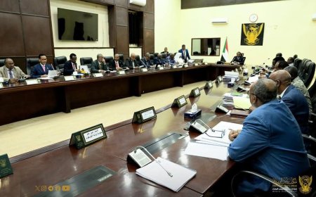 مجلس الوزراء يُوجه بإعادة الكهرباء إلى كل الأحياء بالعاصمة 