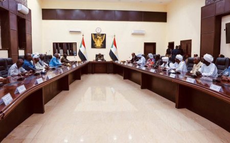 البرهان يوجه بصرف متأخرات خمسة شهور للمعلمين بالخرطوم