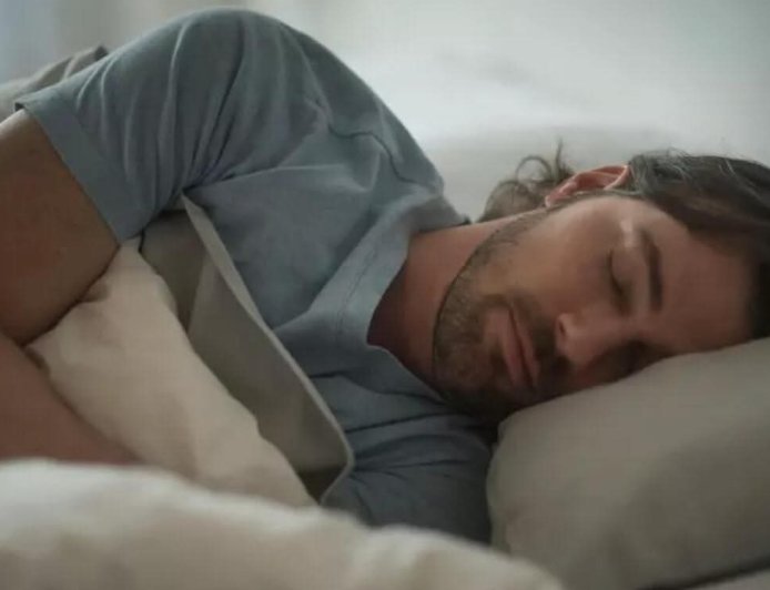 علماء يكشفون مدة النوم المثالية لتقليل خطر الإصابة بالسكري 