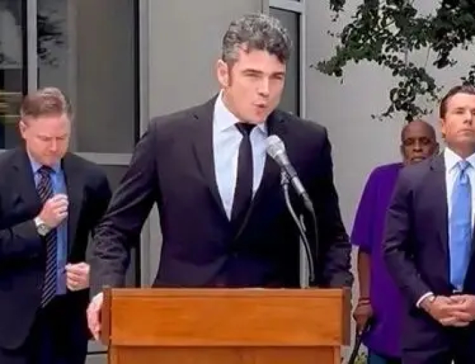 "لا أستطيع دعم حرب إيران"...إستقالة مسؤول استخباراتي أمريكي رفيع