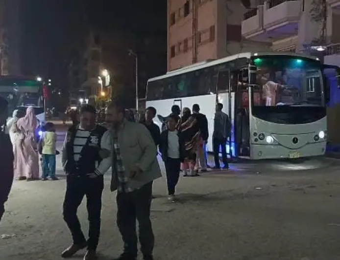 طرح مناقصة عامة لشركات النقل لتفويج السودانيين من مصر 