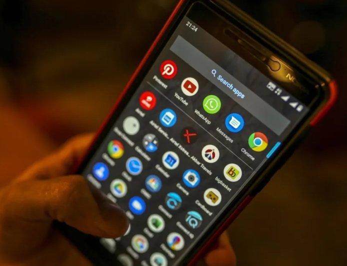 دراسة:إستخدام الهواتف الذكية أثناء اليوم الدراسي قد يضعف التحكم الذهني للمراهقين 